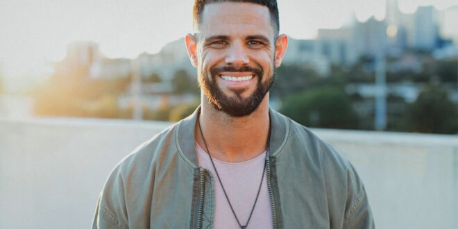 Steven Furtick 660x330 1 - Steven Furtick Net Worth 2021 – Early life, Career and Achievements