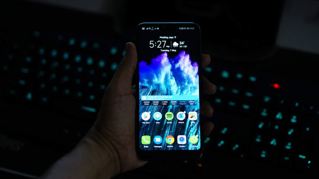 7 Reasons Why Honor 10 Is Better Than Other Flagship Phones 1642431614 - 6 Features Are A Must Have In A Flagship Phone